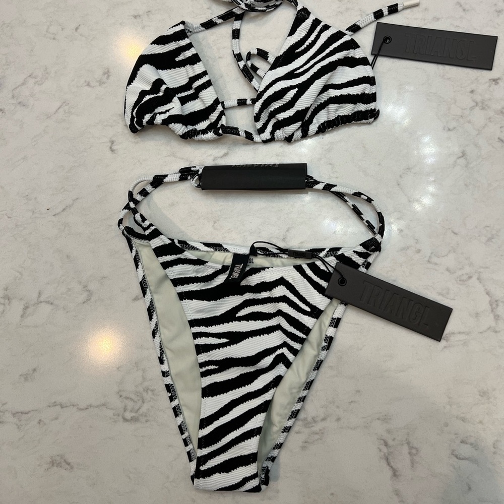 Triangl zebra bikini. Medium. NWT